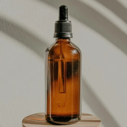 image of tweed houndstooth oil spray in sunlight rays reflecting onto it